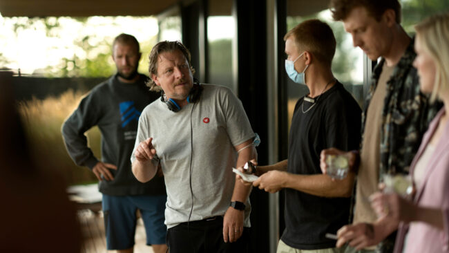 Bag om filmen "Lykkelige omstændigheder", hvor Anders W. Bertelsen springer ud som instruktør. Foto: Martin Dam